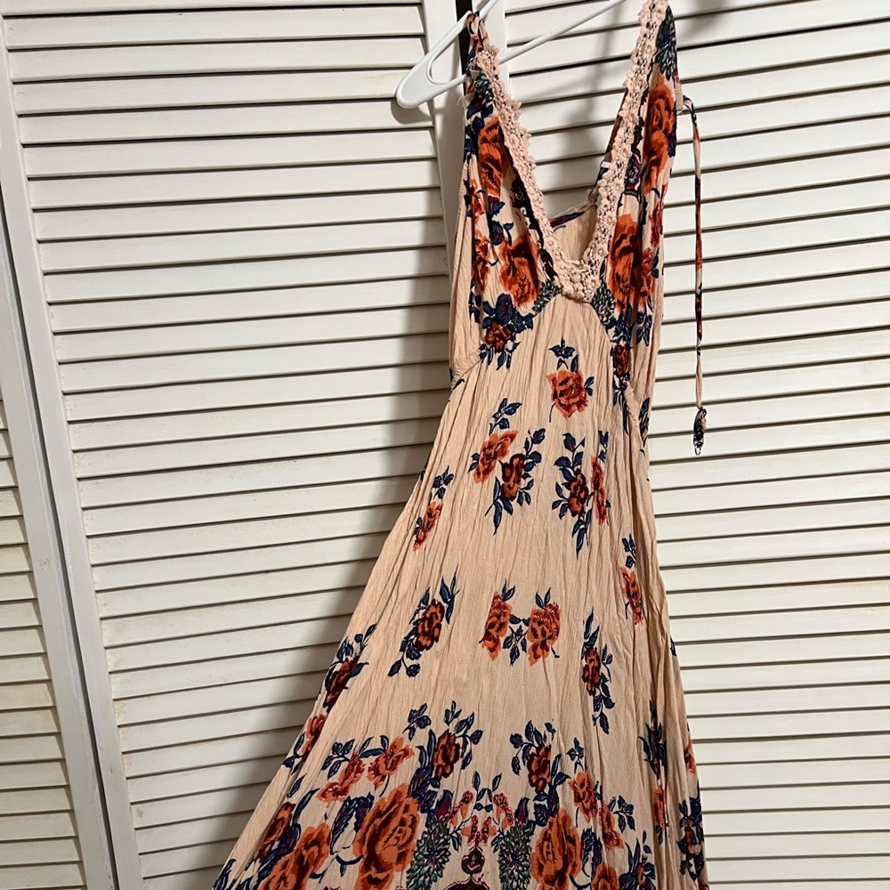 Flowy pink dress